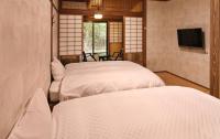 Twin Room with Tatami Area with Shared Bathroom