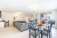 Laman Lodge, 6,15 Laman Street - Air Conditioned unit with spectacular views and free Wi-Fi - B&B Nelson Bay