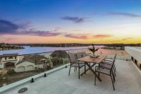 Luxury Waterside Home - Ferienwohnung