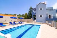 B&B Pérama - Blue Villa 2 - With Private Pool - Bed and Breakfast Pérama