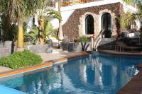 Villa Niki mit beheiztem Gemeinschaftspool für 2 Appartments - Chambres d’hôtes Las Breñas