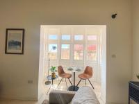 Maltese Apartment 2 with traditional Balcony by Solea - Chambres d’hôtes Sliema