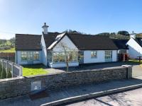 B&B Unionhall - 4 bedroom Holiday Home In Union Hall, West Cork - Bed and Breakfast Unionhall