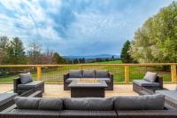 Sweet Mountain Escape - View, Hot Tub, & Fire Pit! - B&B Sevierville