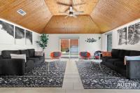 Vibrant, Quirky Home with Hot Tub Near S Congress - B&B