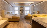 Suite with Hot Tub
