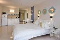 Studio with Spa Bath