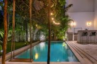 Stunning 4BR Villa with Private Pool La Veleta Retreat - B&B