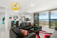 B&B Cairns - Cairns Luxury Seafront Apartment - Bed and Breakfast Cairns