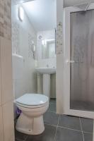 Chambre Double ou Lits Jumeaux avec Salle de Bains Privative