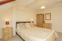 Modern Cotswold Home - B&B