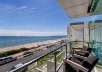 B&B Henley Beach South - Henley Beachfront Luxury Home With Private Pool, Spa And Sauna! - Bed and Breakfast Henley Beach South