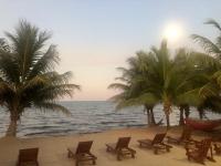 The White Horse Inn - Hopkins Village Beach Belize - B&B Hopkins