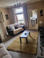 Spacious 2-Level Home by the Beach & Transport - B&B Methil