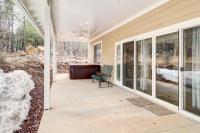 Pinetop-Lakeside Home with Private Hot Tub and Bar - Chambres d’hôtes Lake of the Woods