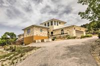 Ladera Wimberley Estate on 13 Acres with Hot Tub - Chambres d’hôtes