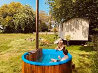 Somerleyton Meadows - Somerley House plus Hut & Hot Tub - Chambres d’hôtes