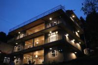 NomadGao Dharamkot - A social hotel with Coworking, fast Wifi, peaceful rooms, and great views - Close to Mcleodganj - B&B McLeod Ganj