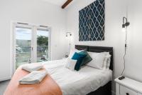 Coppercroft Cottage - Stunning Coastal Home, Walk to Beach, Sleeps 4 - Bed and Breakfast Porthtowan