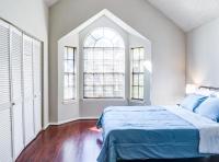 B&B Houston - Lovely 2 bedroom, 1 bath condo with pools and gym. - Bed and Breakfast Houston