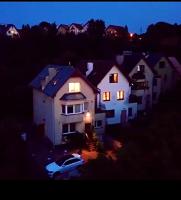 Familia Apartament na wzgórzu 3 z sauną i salą zabaw dla dzieci - Chambres d’hôtes Gdynia