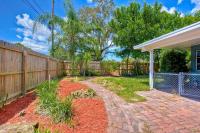 Spacious 5 bedrooms 3 bathrooms Family-Friendly Home With Heated salt Pool - B&B