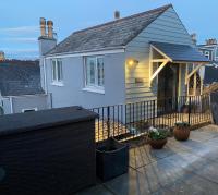 Little Trevio - seaside haven with parking and sea views - B&B Brixham