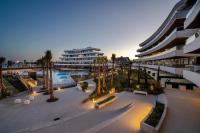 Luxury complex beachfront apartment, infinity pool, sauna, gym and large terrace - B&B