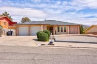 Home with Mountain View/Pool/Tub - B&B