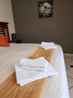 Zimmer mit Kingsize-Bett