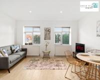 B&B Uxbridge - Spacious Two Bedroom Apartment by Dream Key Properties Short Lets & Long Lets Uxbridge- 1 - Bed and Breakfast Uxbridge