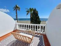 Caleta Beach House Villa Beatriz Sinese Design - Bed and Breakfast Torre del Mar