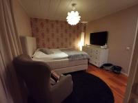 B&B Luleå - OWN ROOM WITH BIG BED IN A BIG HOUSE! - Bed and Breakfast Luleå