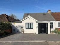 B&B Pinner - Modern Family Home in Greater London - Bed and Breakfast Pinner