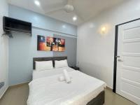 Quadruple Room with Private Bathroom