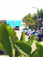 the Newport Family Peninsula Beach House - Bed and Breakfast