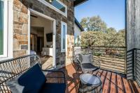 Stylish townhome near AT&T Stadium, Globe Life, Six Flags & More - B&B Arlington