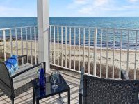 Steps to the Surf—Modern Oceanfront Condo - B&B Dennis Port