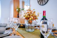 Spacious 3-Bed house in Chester by 53 Degrees Property, Ideal for Families & Professionals, FREE Parking - Sleeps 7 - Chambres d'hôtes Chester