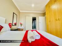Entire House in Beacon Bay - Family or Group Retreat - Swimming Pool - Multiple Braais - Bed and Breakfast Oos-Londen