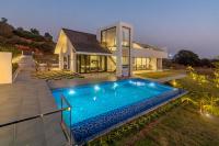 B&B Karjat - SaffronStays Stargazer, Karjat - luxury pool villa with lake view - Bed and Breakfast Karjat