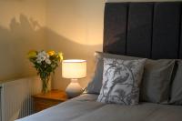 Kamer met Kingsize Bed en Uitzicht op de Bergen