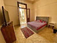 B&B Caïro - Comfy private room with big sunny balcony near cairo airport مكان مودرن للاقامة دقائق من مطار القاهرة الدولى - Bed and Breakfast Caïro