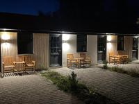 The Bearded Goat Den - A rural retreat at this modern holiday cottage - B&B