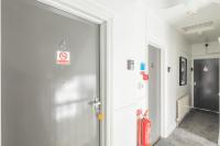 Private Room 4 with Kitchenette by CB Stays no minimum stays - B&B