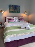 Zimmer mit Kingsize-Bett