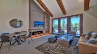 Luxury Residence - Gondola Across The Street Condo - Bed and Breakfast