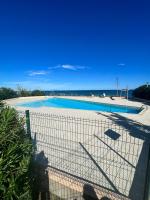 Studio pied dans l'eau - WIFI- Piscine - Chambres d’hôtes