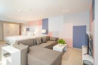 Studio Lit King-Size