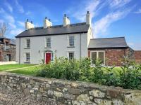 B&B Portrush - The Farmhouse at Corrstown Village - Bed and Breakfast Portrush